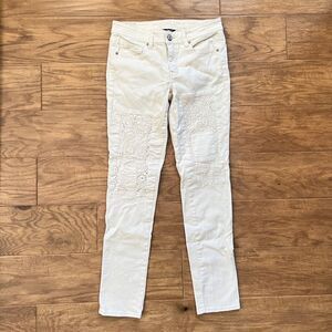 American Eagle Outfitters Jeans Women's Size 6 Skinny Ivory Eyelet Floral Patch